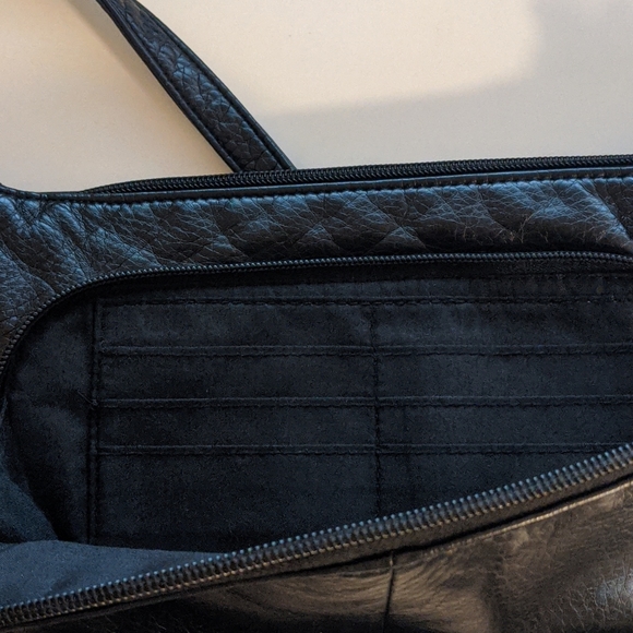 REAL SOFT Leather Crossbody Bag - Picture 6 of 7